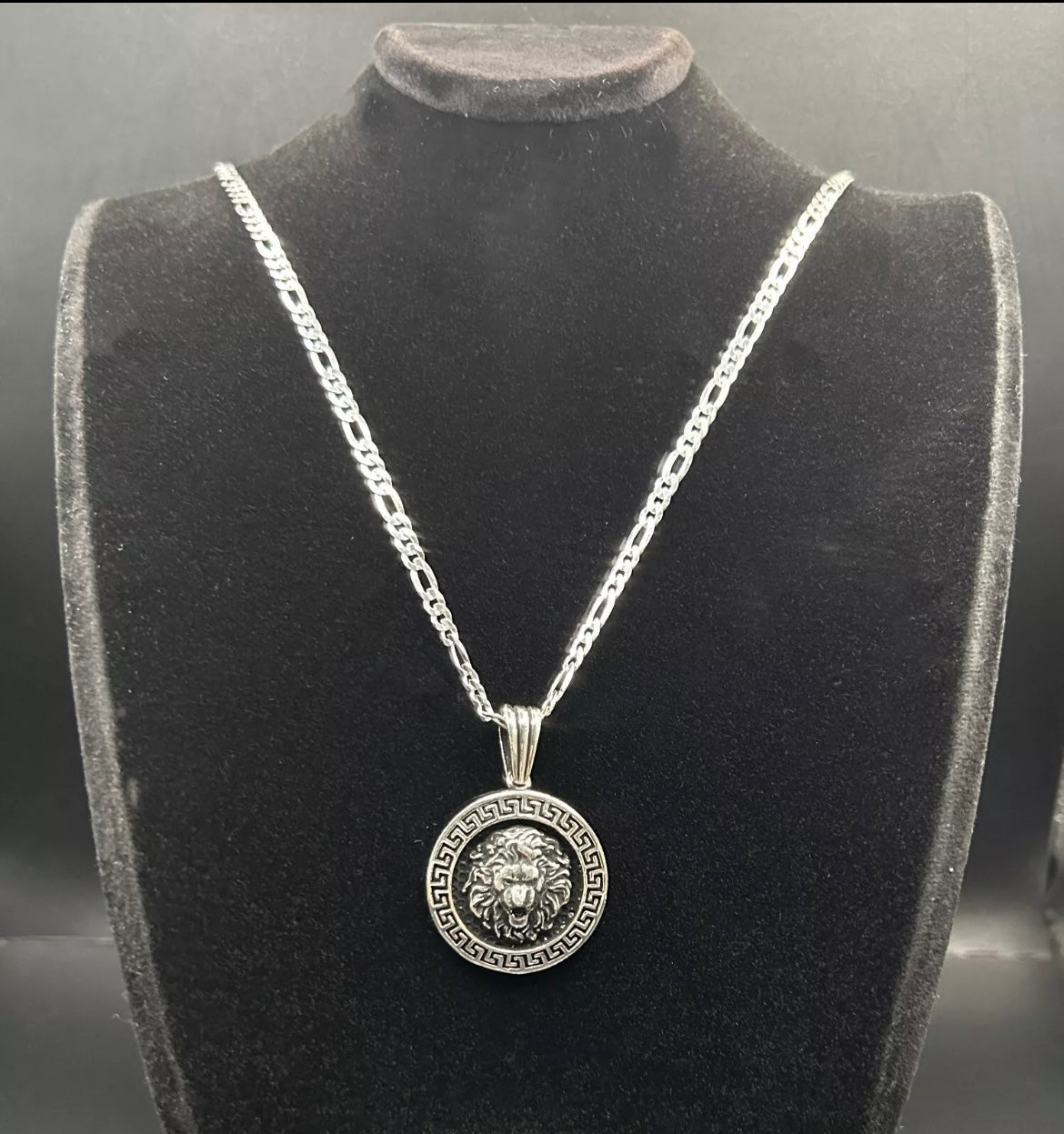 Löwenkopf Anhänger mit Figaro Kette – 925 Sterling Silber – 3D Löwen-Design
