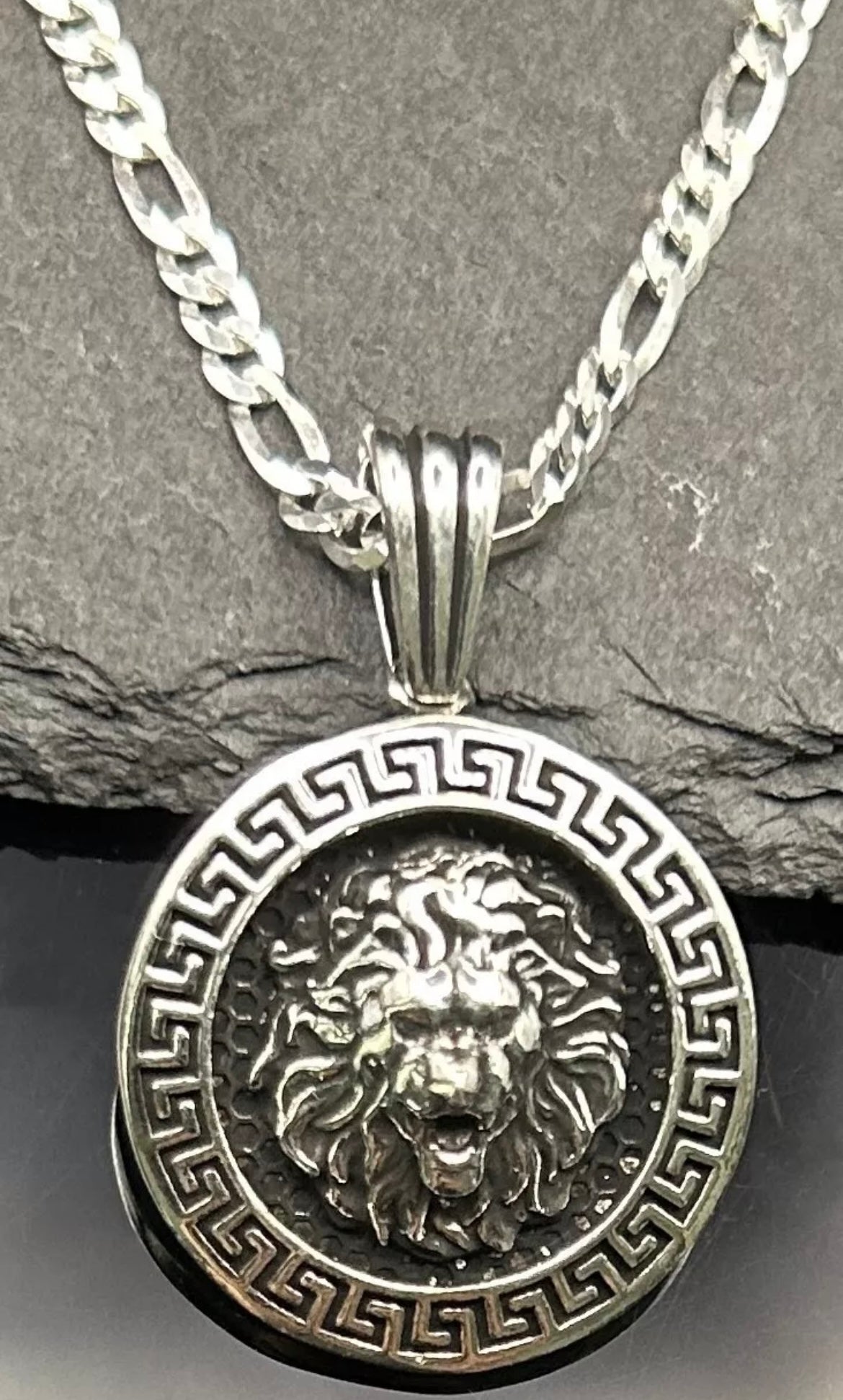 Löwenkopf Anhänger mit Figaro Kette – 925 Sterling Silber – 3D Löwen-Design