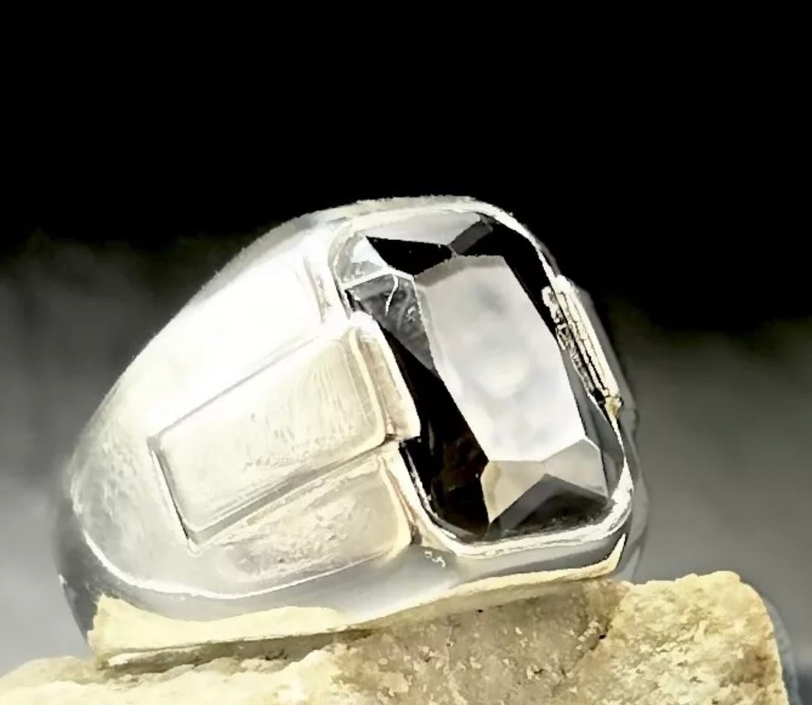Herrenring aus 925 Sterling Silber mit schwarzem Zirkonia | Massiver Siegelring