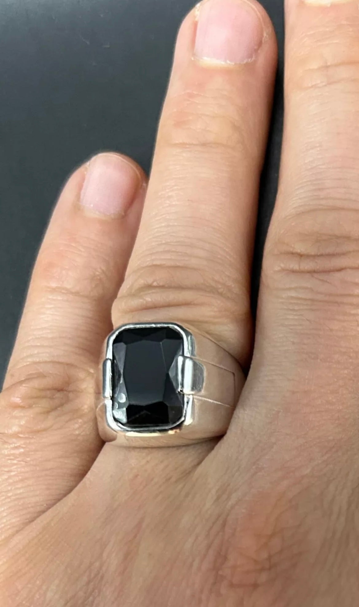 Herrenring aus 925 Sterling Silber mit schwarzem Zirkonia | Massiver Siegelring