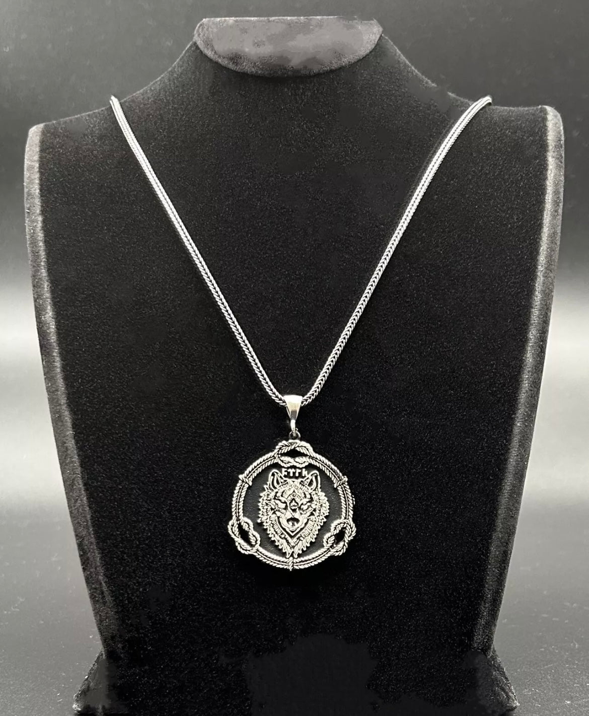 Bozkurt Wolf Anhänger mit 60 cm Fuchsschwanzkette – 925 Sterling Silber | Göktürk “TÜRK” Inschrift