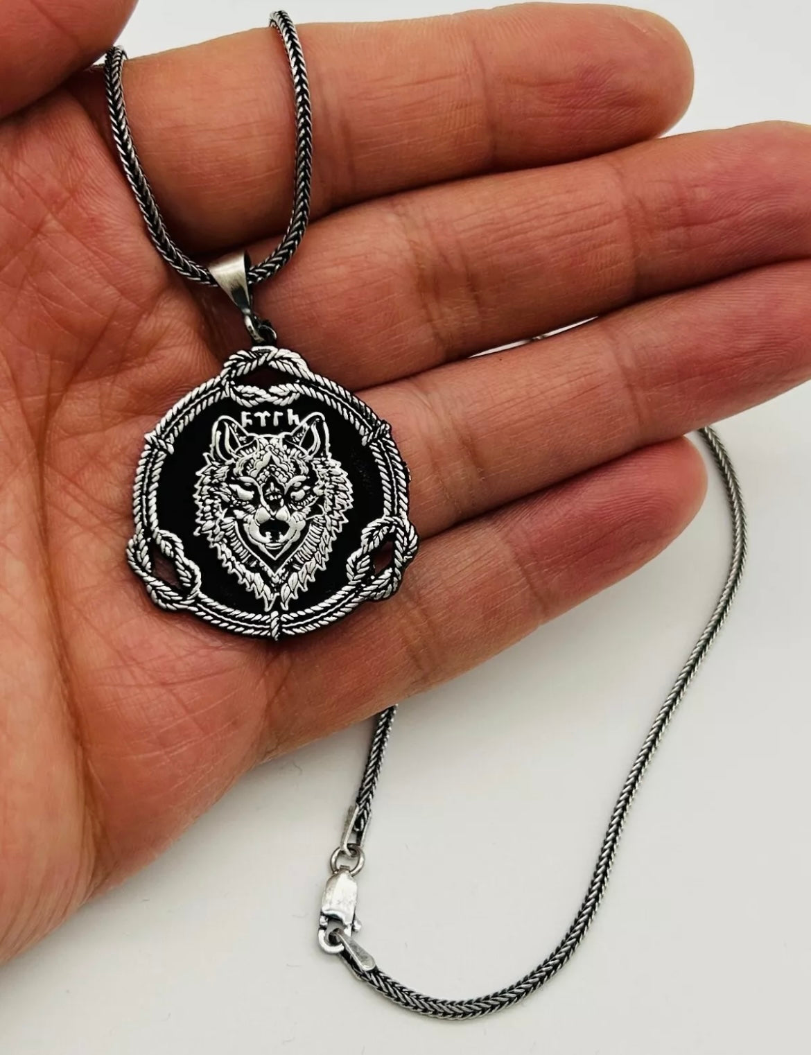 Bozkurt Wolf Anhänger mit 60 cm Fuchsschwanzkette – 925 Sterling Silber | Göktürk “TÜRK” Inschrift