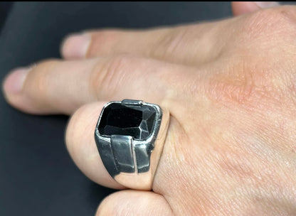 Herrenring aus 925 Sterling Silber mit schwarzem Zirkonia | Massiver Siegelring