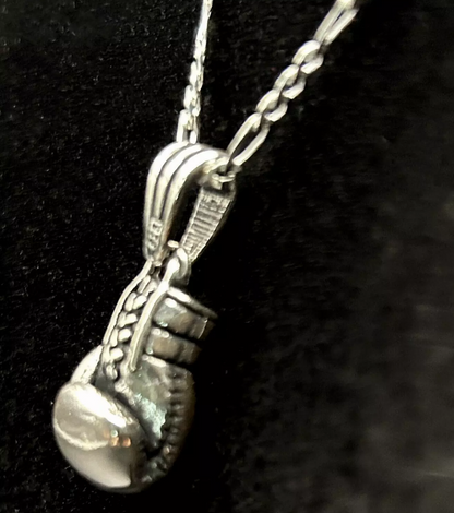 Boxhandschuh Anhänger mit 60 cm Figaro Kette – 925 Sterling Silber Halskette Handgefertigt & Massiv