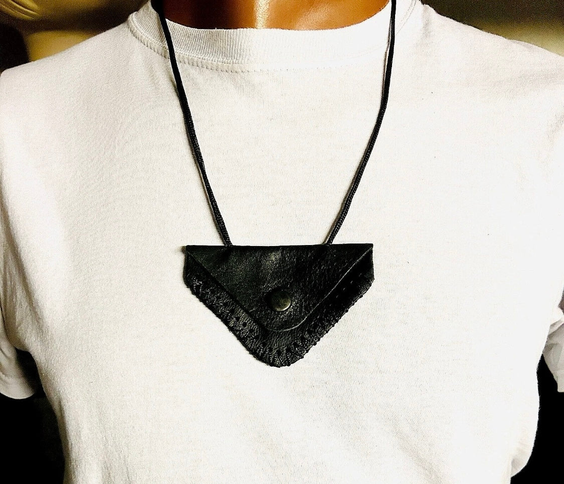 Cevşen Muska XXL 10 cm Kette aus echtem Leder – Cevsen mit Ayetel Kürsi & Dua Surah