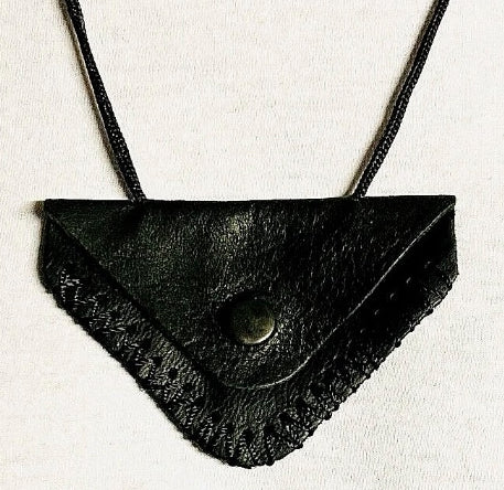 Cevşen Muska XXL 10 cm Kette aus echtem Leder – Cevsen mit Ayetel Kürsi & Dua Surah