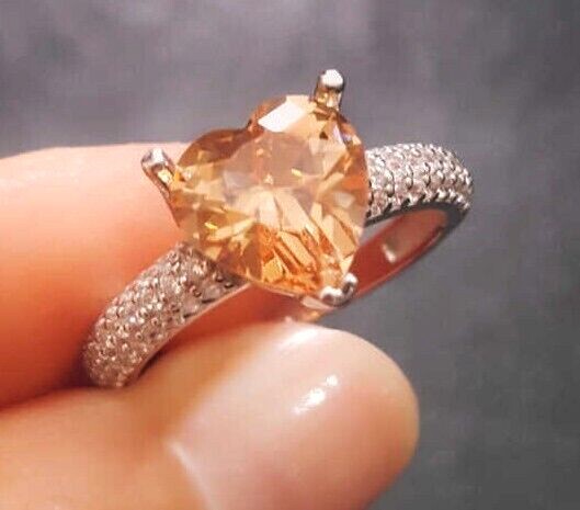 925 Sterling Silber Ring mit einem synthetischen Sultanit Stein in Herzform